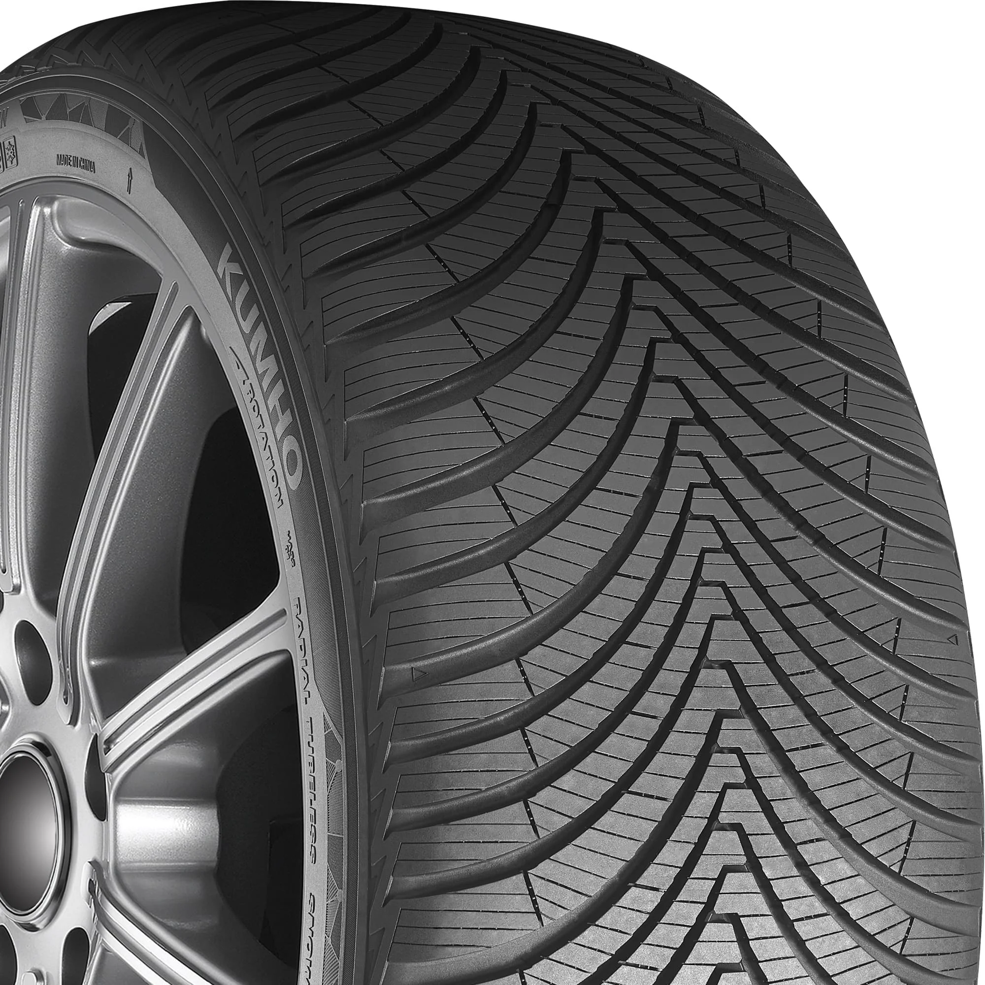 Kumho Solus HA32 235/60R18XL 107V All-Weather Tire